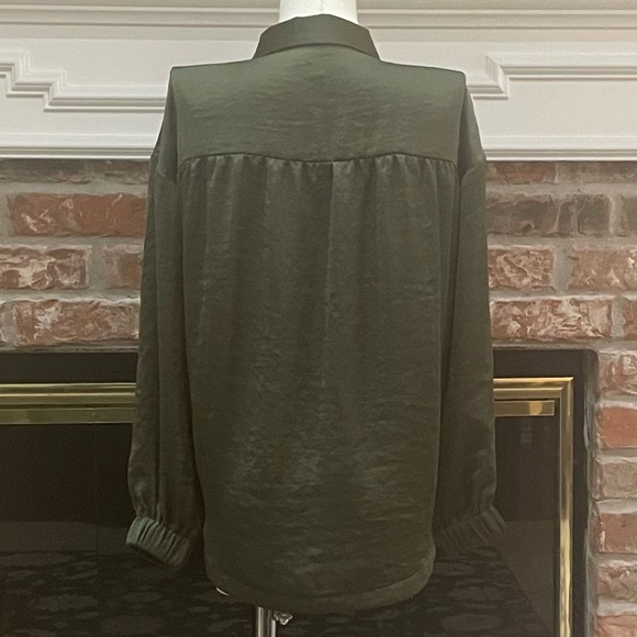 Long bishop sleeve olive green button down top / XS / Excellent condition - Picture 10 of 17